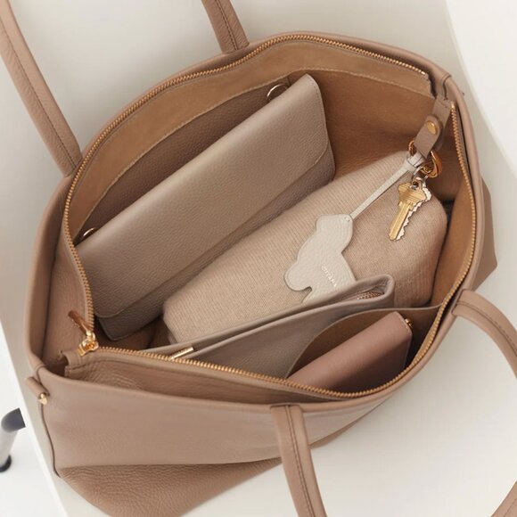 Cuyana Small Easy Zipper Tote in Cappuccino - Picture 5 of 6